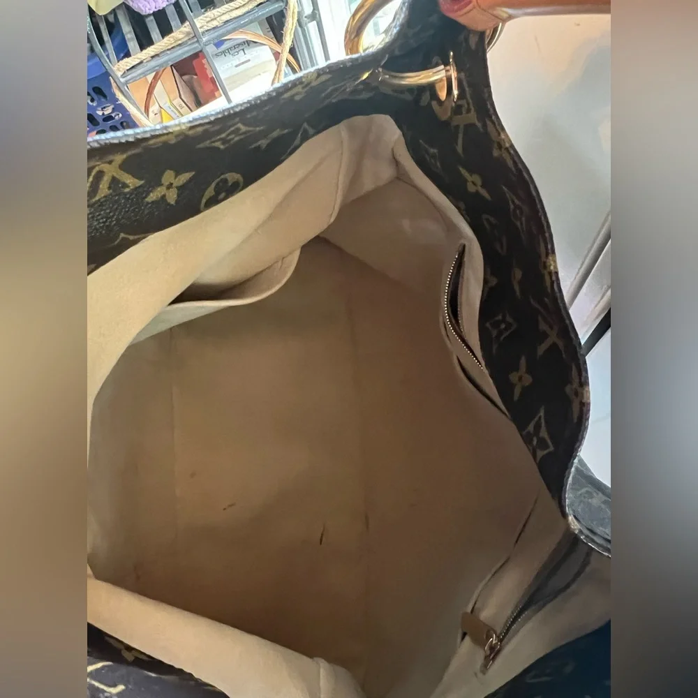 LOUIS VUITTON ARTSY MM MONOGRAM The Sophisticated Hobo With A Boho Twist… - Picture 13 of 17